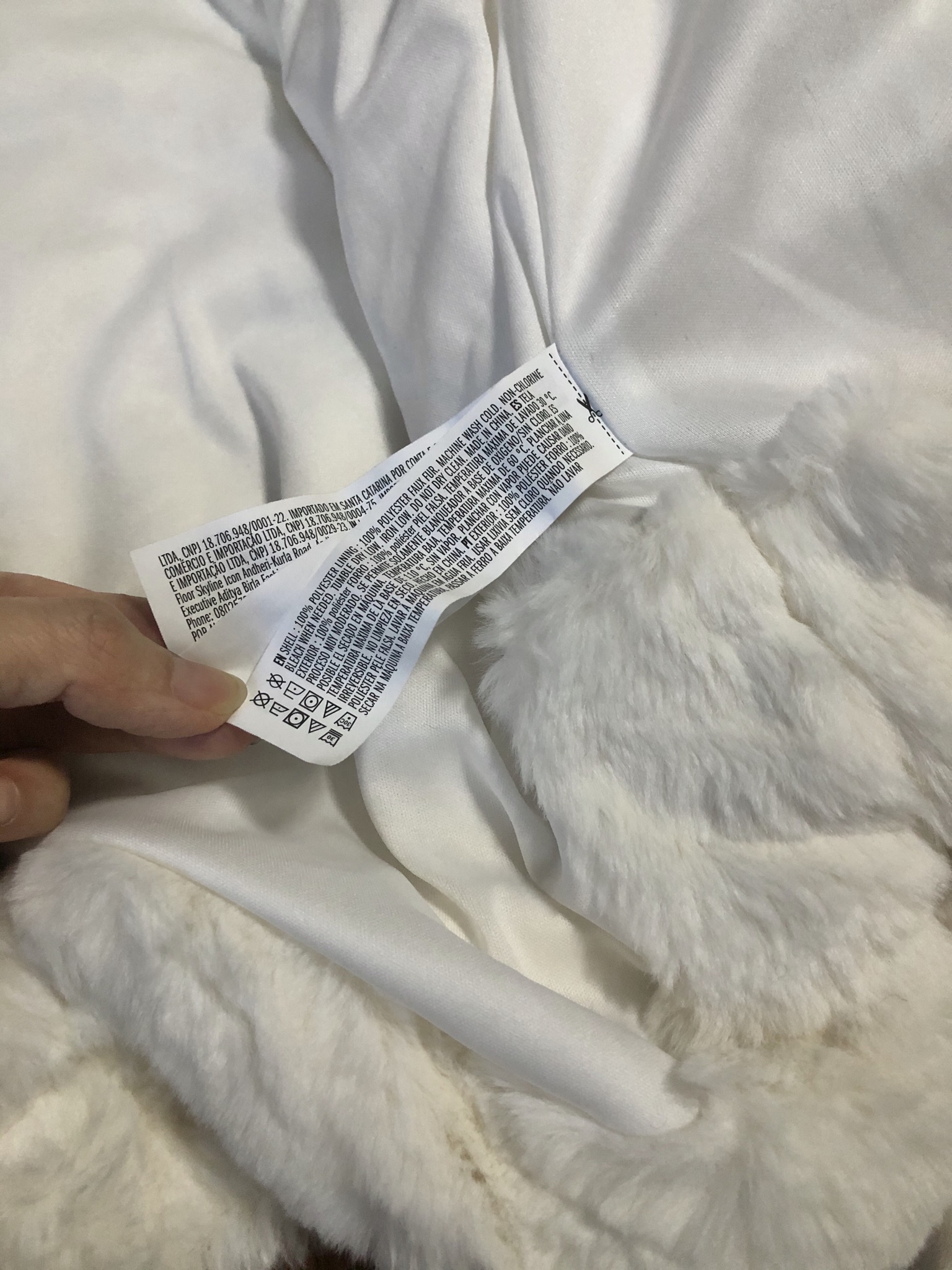 Forever21 เสื้อเฟอร์กันหนาว หมวกฮู้ด เสื้อขน แบรนด์ forever21 (FLUFFY COAT) ขาว