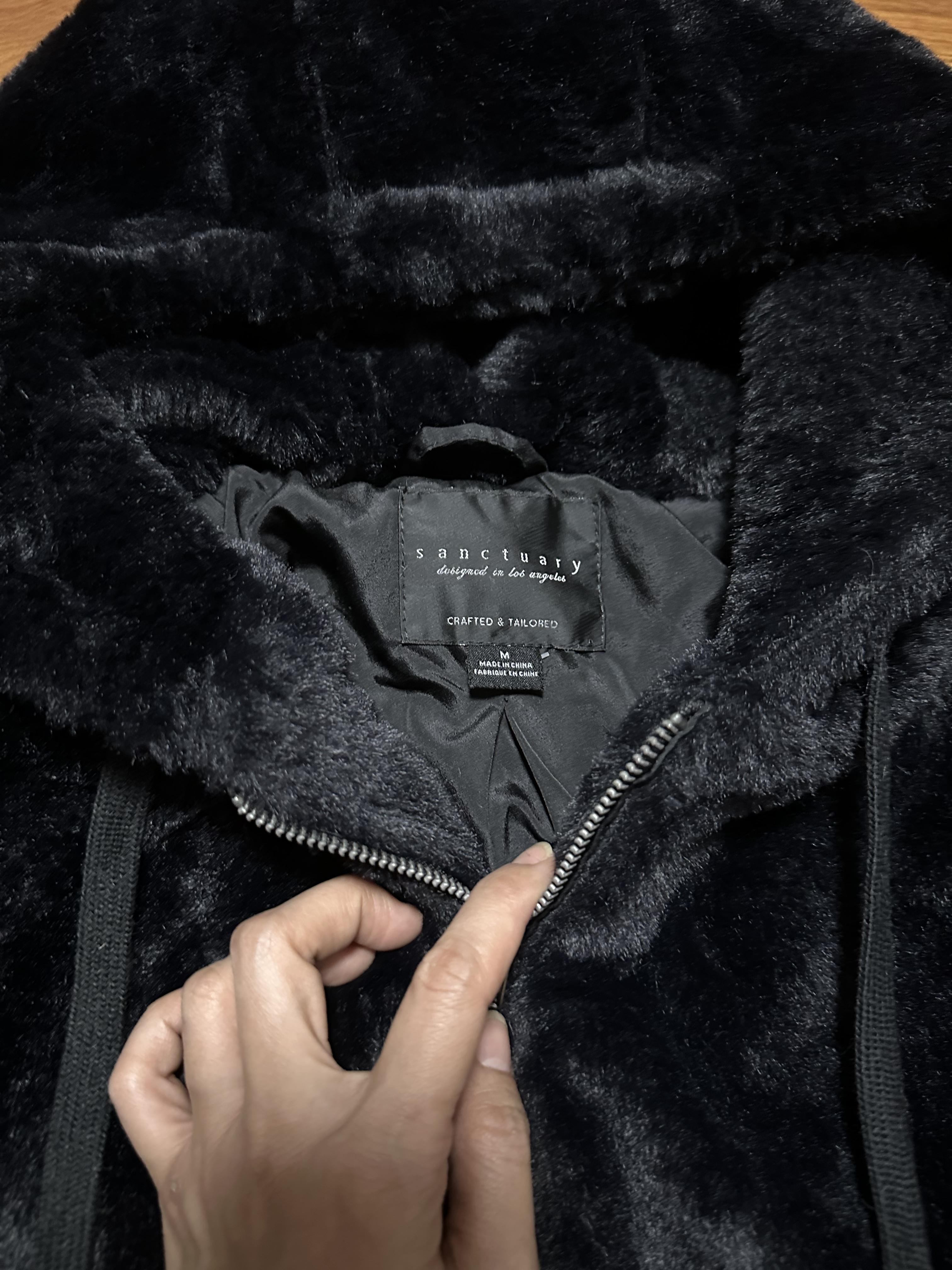 915 เสื้อเฟอร์กันหนาว หมวกฮู้ด เสื้อขน Fluffy hooded jacket แบรนด์ SANCTUARY ขาว
