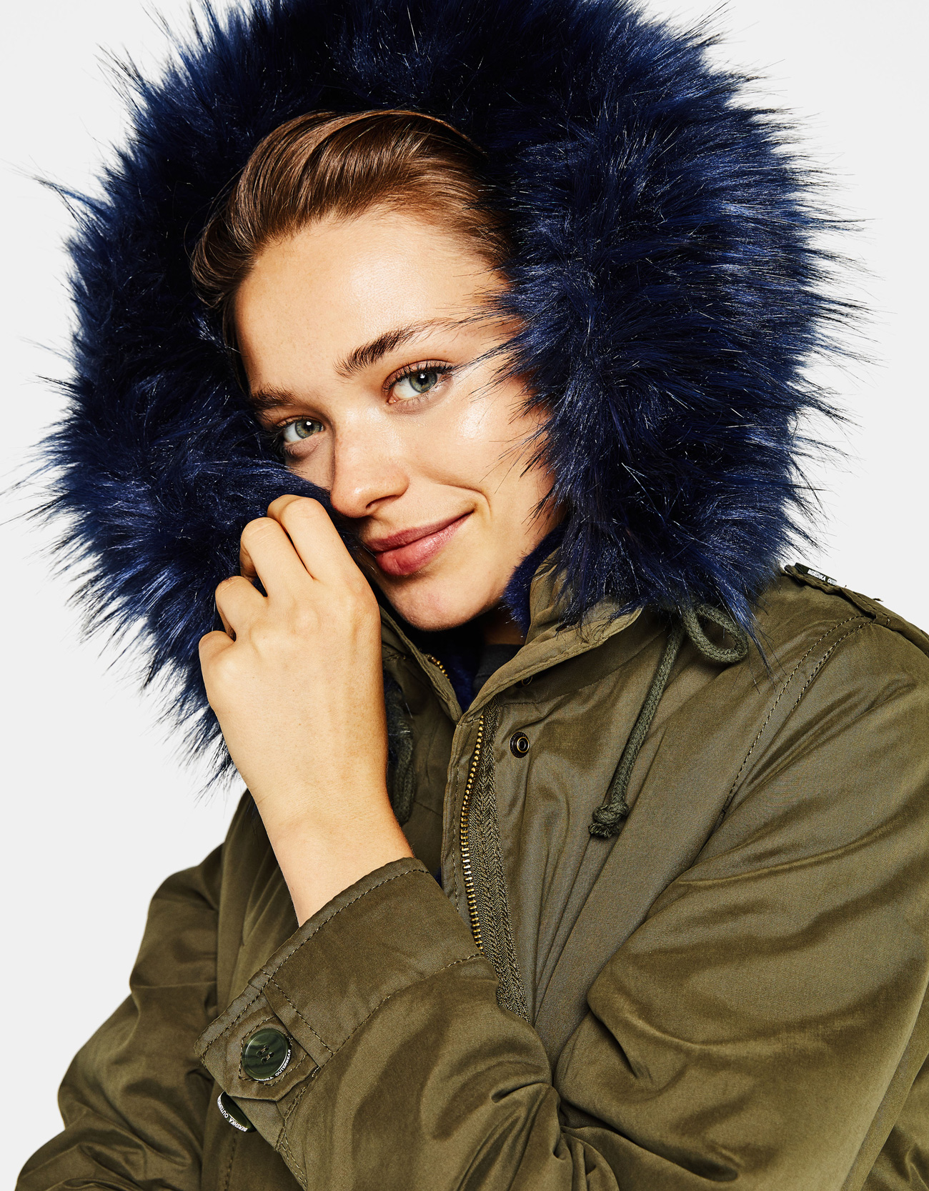 BERSHKA เสื้อโค้ท โค้ทฮูท กันหนาว เสื้อparka ฮูท กันหนาวสีเขียว แบรนด์เนมBERSHKA แต่งเฟอร์ สีน้ำเงิน ซับขนอุ่นน้ำเงิน งานสวย มากคะ Size S/M/L/2L/3L สำเนา สำเนา เขียวเฟอร์น้ำเงิน
