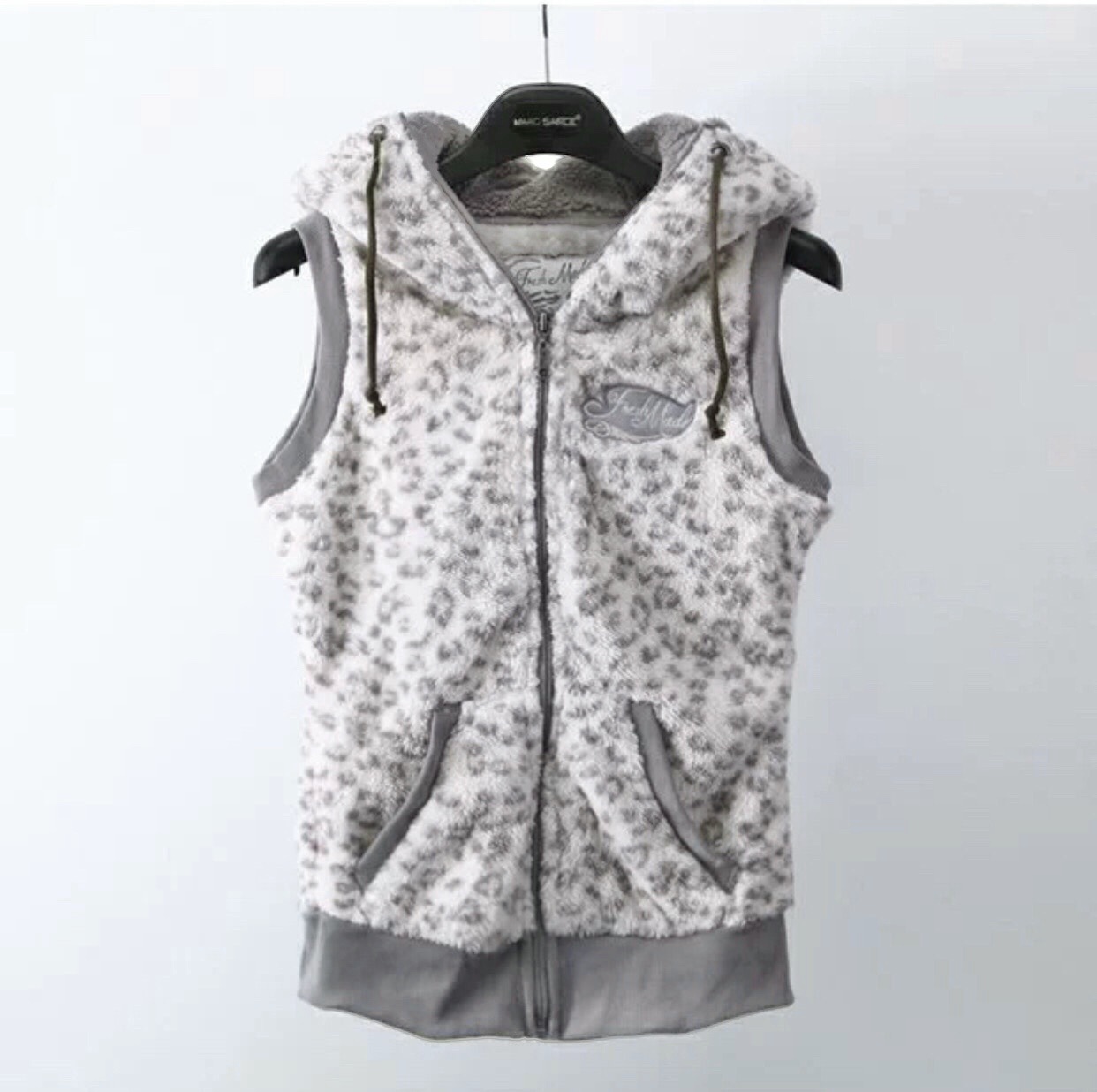 Fresh made เสื้อกั๊กฮู้ด เฟอร์ กันหนาว ลายเสือ แต่งฮู้ด ขนนุ่ม Fresh made ลายเสือ