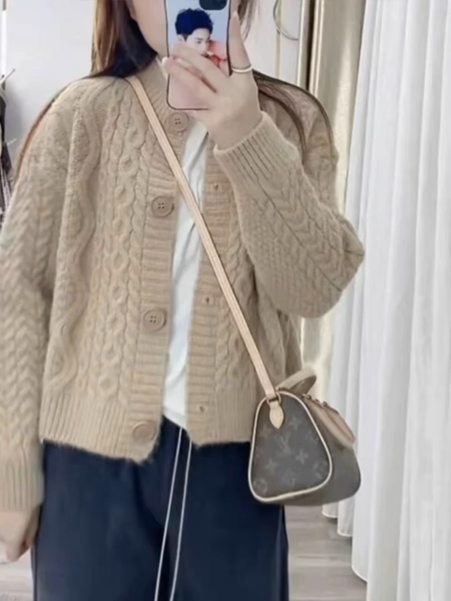 เสื้อหนาวไหมพรม ไหมพรมถัก ถักเปีย แนวเกาหลี เนื้อไหม นุ่ม สวย แบรนด์
