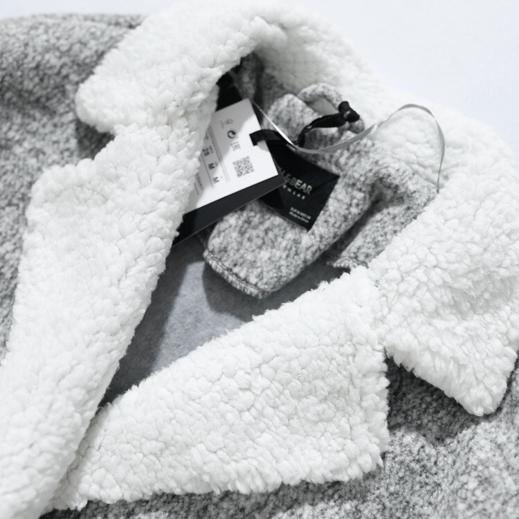 Pull&bear เสื้อโค้ท เสื้อกันหนาว เนื้อผ้าไหมพรม สีเทาอ่อน แบรนด์ Pull&bear เทาอ่อน