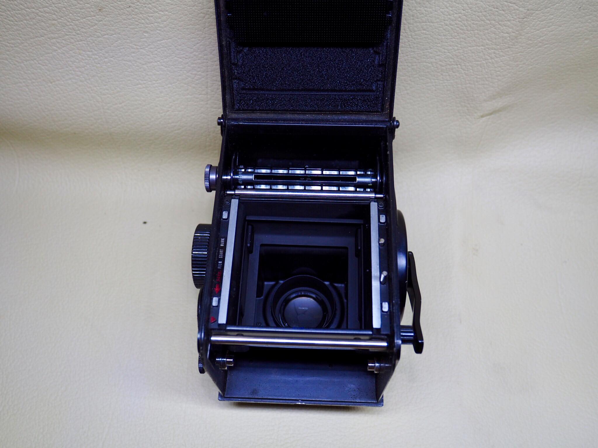 YASHICA MAT 124G