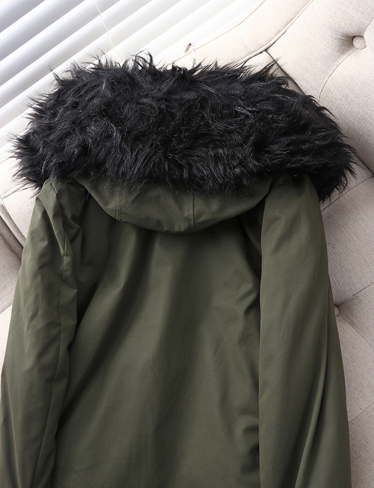 Piaza italia เสื้อโค้ทฮูท กันหนาว Parka แบรนด์ Piaza italia สีเขียวแต่งขนเฟอร์ดำ บุนวมอุ่น (เฟอร์ถอดได้คะ) งานสวย บุนวมอุ่น ใส่ติดลบได้เลยคะ Size XS/S/M/ L/XL/XXL สำเนา สำเนา สำเนา เขียว
