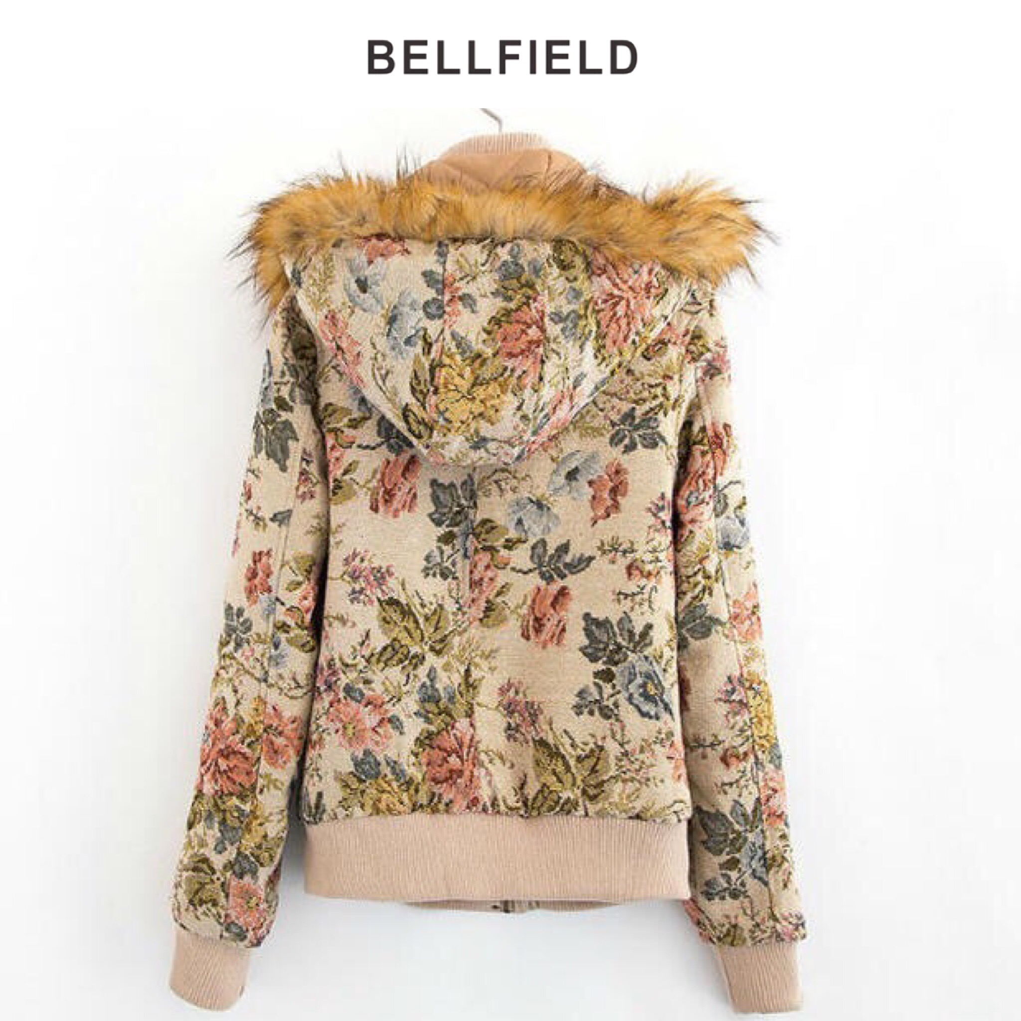 BELLFIELD เสื้อกันหนาว แต่งฮูท ติดเฟอร์ แบรนด์ดังอังกฤษ BELLFIELD ลายดอกสีนูทกากีอ่อน สวยหรู งานสวย เนี๊ยบมากคะ (จำนวนจำกัด ) (หมวกฮูทถอดได้คะ) Size S/M/L นูทกากีอ่อน