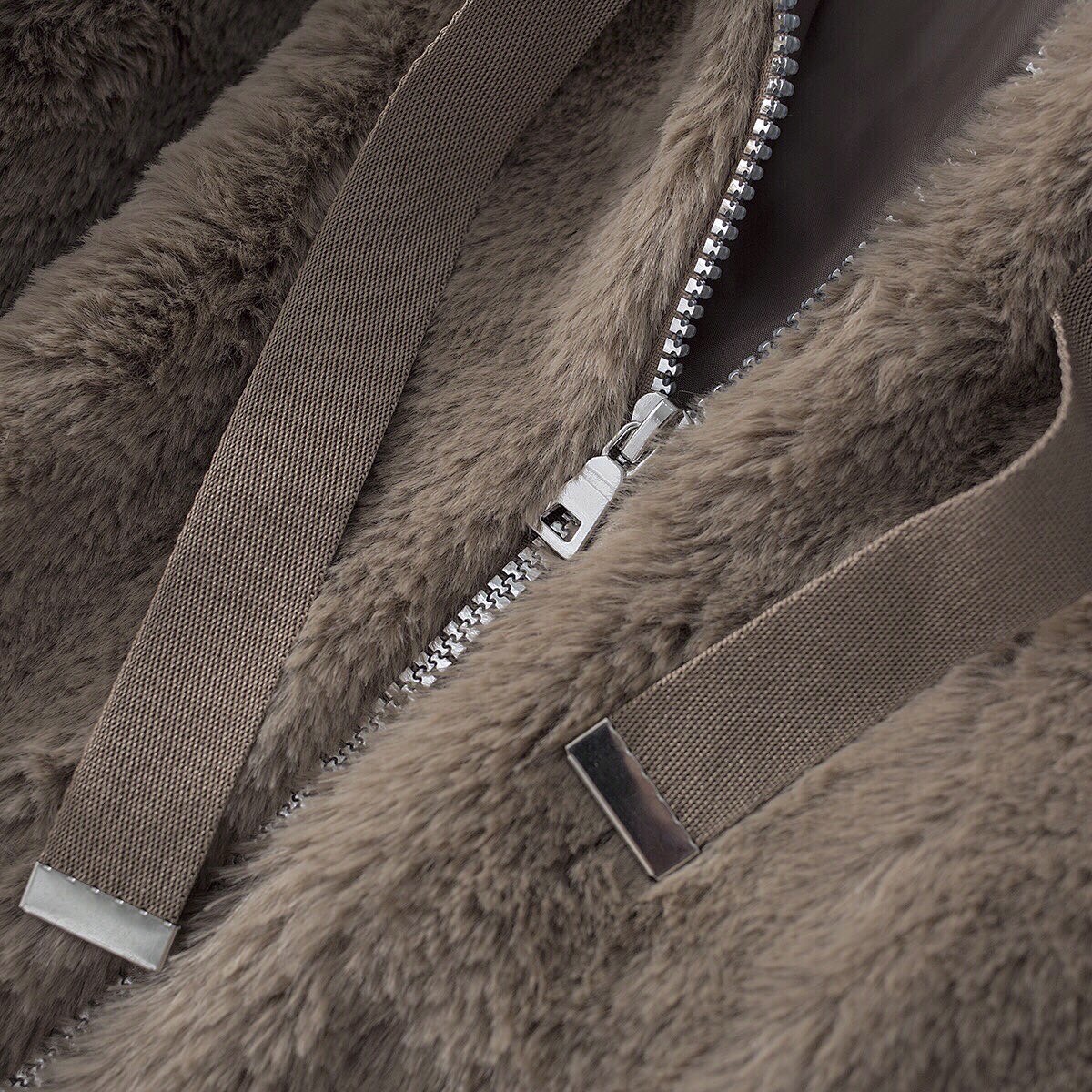 Page one เสื้อเฟอร์กันหนาว หมวกฮู้ด เสื้อขน Fluffy coat แบรนด์ page One ดำ