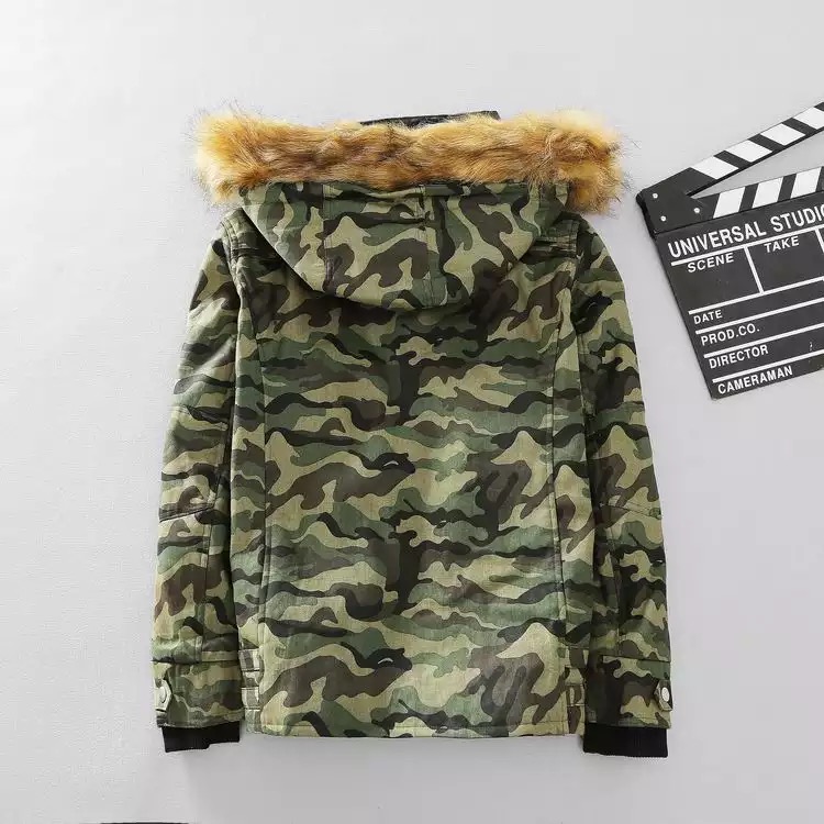 เสื้อนอก เสื้อคลุม เสื้อกันหนาว ลายพราง เขียวทหาร คาโม camo flag แบรนดเนม MAISON GILFY แต่งฮูท (เหลือเป็นรุ่นไม่มีเฟอร์คะ) ) size m/L