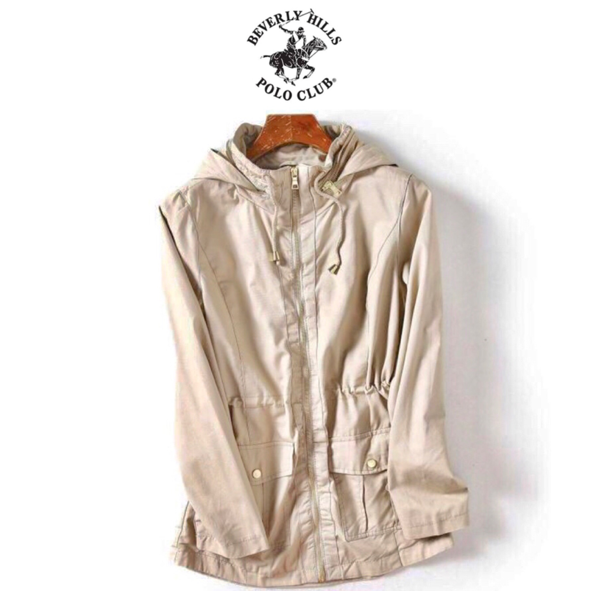 Beverly hills Polo club เสื้อฮู้ดทหาร เสื้อคลุม สีครีมกากี หมวกฮู้ด เสื้อปาร์กา เสื้อ นอก งานสวย เท่ห์มากคะ Size S/M/L/XL (หมวกฮู้ดพับเก็บได้ค่ะ) ครีมกากี