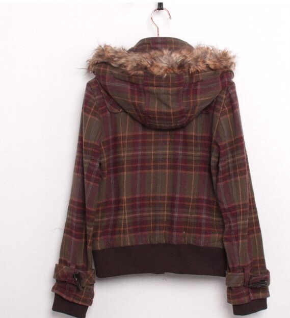 เสื้อกันหนาว หมวกฮูท เสื้อกันหนาวแบรนด์เนม ES Style By etam แท้ เนื้อผ้าสักหลาด แต่งขนเฟอร์ (ขนเฟอร์ถอดได้คะ) Size S