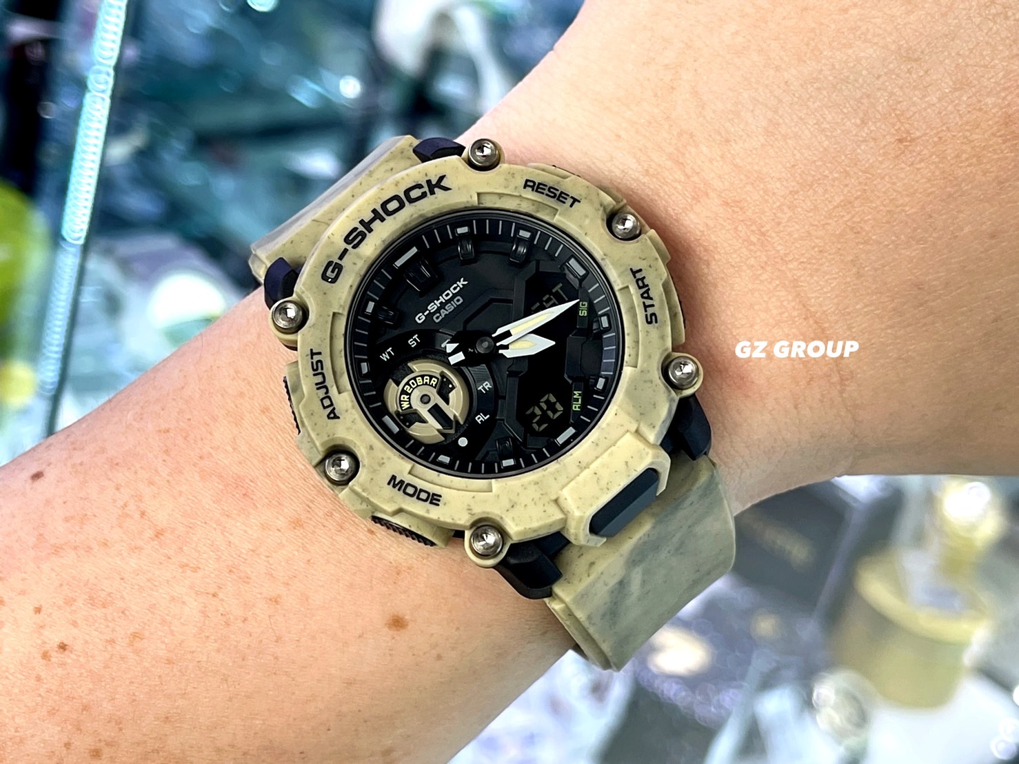 CASIO G-SHOCK นาฬิกาข้อมือ นาฬิกากันน้ำ นาฬิกาของแท้ ประกันศูนย์ CMG 1 ปี รุ่น GA-2200SL-5A นาฬิกาสีน้ำตาล
