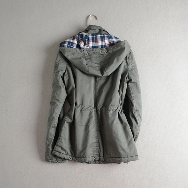 New look เสื้อกันหนาวติดหมวกฮูท เสื้อคลุม เสื้อโค้ช กันหนาว สีเขียว แบรนด์ NEW LOOK แต่งซับผ้าสำลีลายตารางด้านใน brandname NEW LOOK สวย เท่ห์มากคะ Size XS/S/M