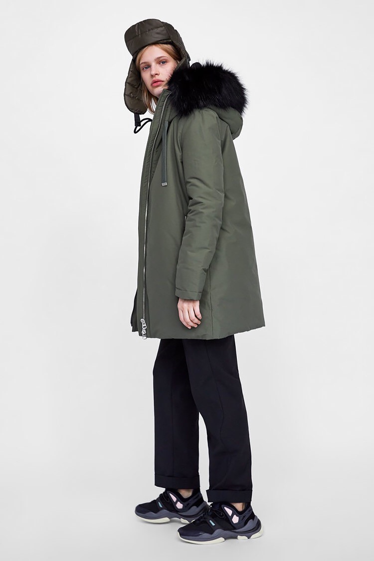 Piaza italia เสื้อโค้ทฮูท กันหนาว Parka แบรนด์ Piaza italia สีดำแต่งขนเฟอร์ บุนวมอุ่น (เฟอร์ถอดได้คะ) งานสวย บุนวมอุ่น ใส่ติดลบได้เลยคะ Size XS/S/M/ L/XL/XXL สำเนา สำเนา ดำ