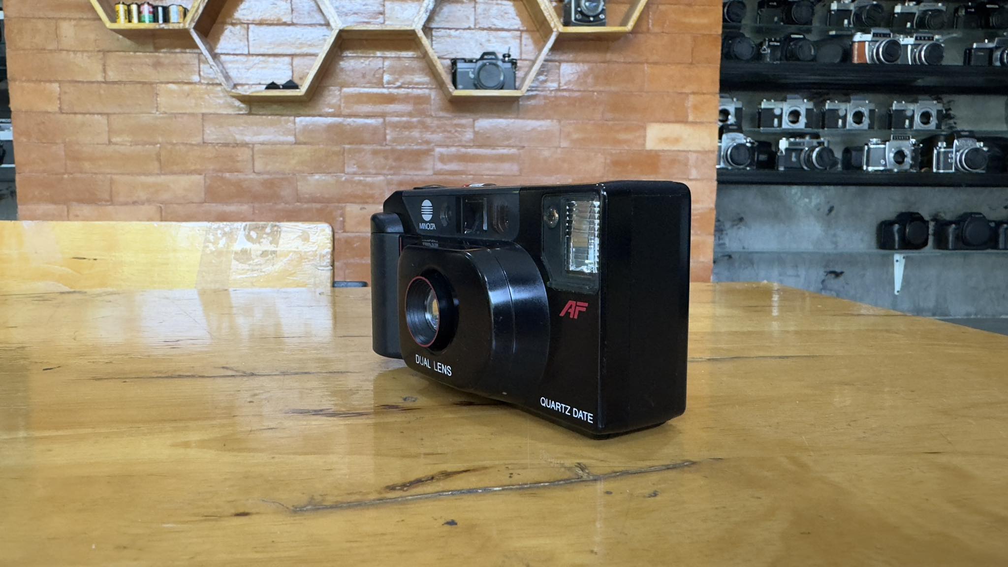 MINOLTA MAC-DUAL QUARTZ DATE