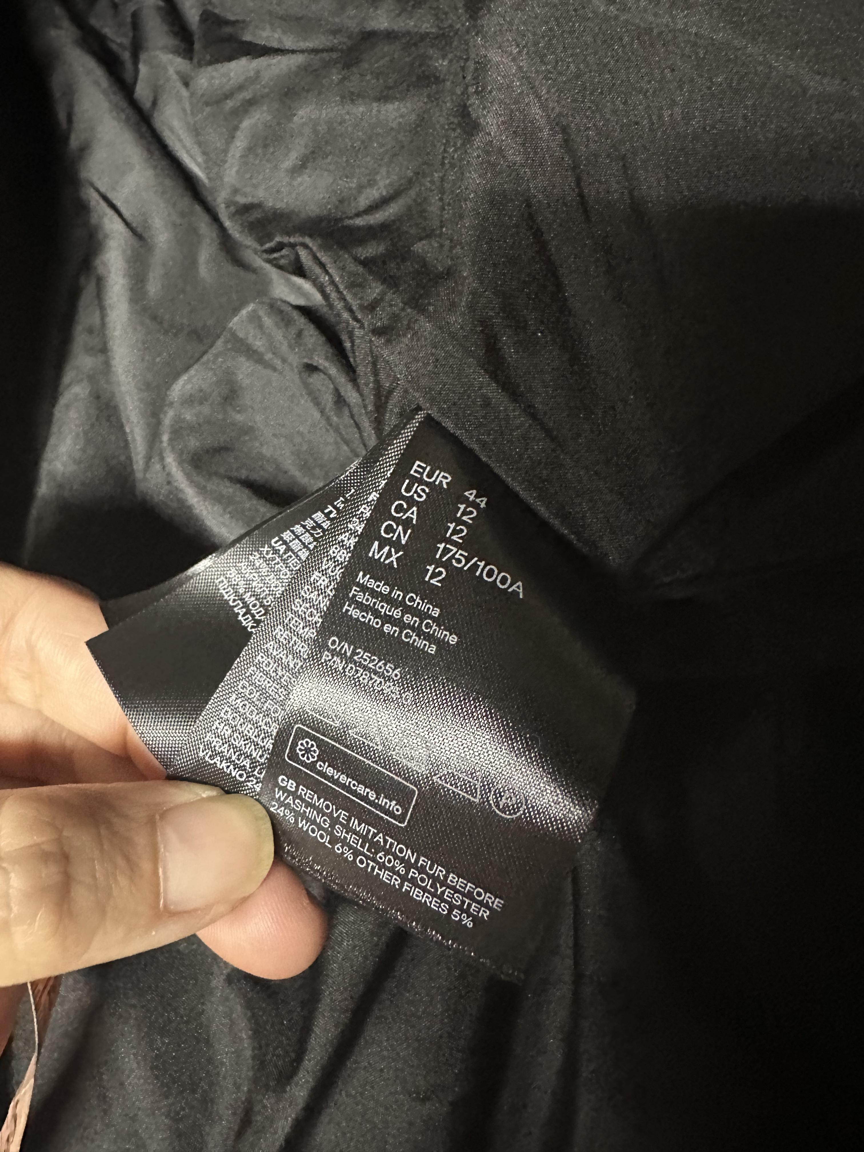 h&m เสื้อโค้ท เสื้อกันหนาว เนื้อผ้าสักหลาดวูล สีดำ แต่งปกเฟอร์(เฟอร์ถอดได้ค่ะ) แบรนด์ H&M