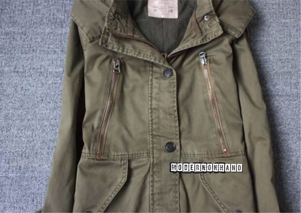Pull&bear เสื้อกันหนาว เสื้อฮูทกันหนาว เขียวทหาร PULL&BEAR ติดขนเฟอร์ ปลายหมวกฮูท (ฮูท&เฟอร์ถอดได้คะ) งาน พรีเมี่ยมมากคะ SIZE S/M/S/L/XL เขียว