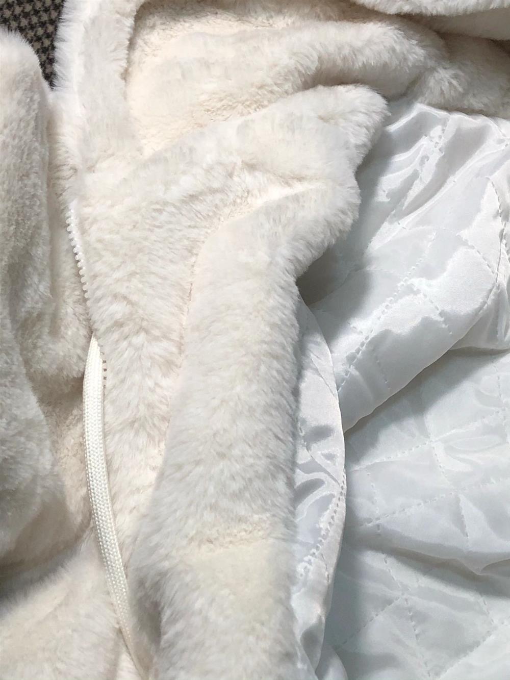 เสื้อเฟอร์กันหนาว หมวกฮู้ด เสื้อขน โค้ทขนเฟอร์แต่งหู FLUFFY COAT ขาว