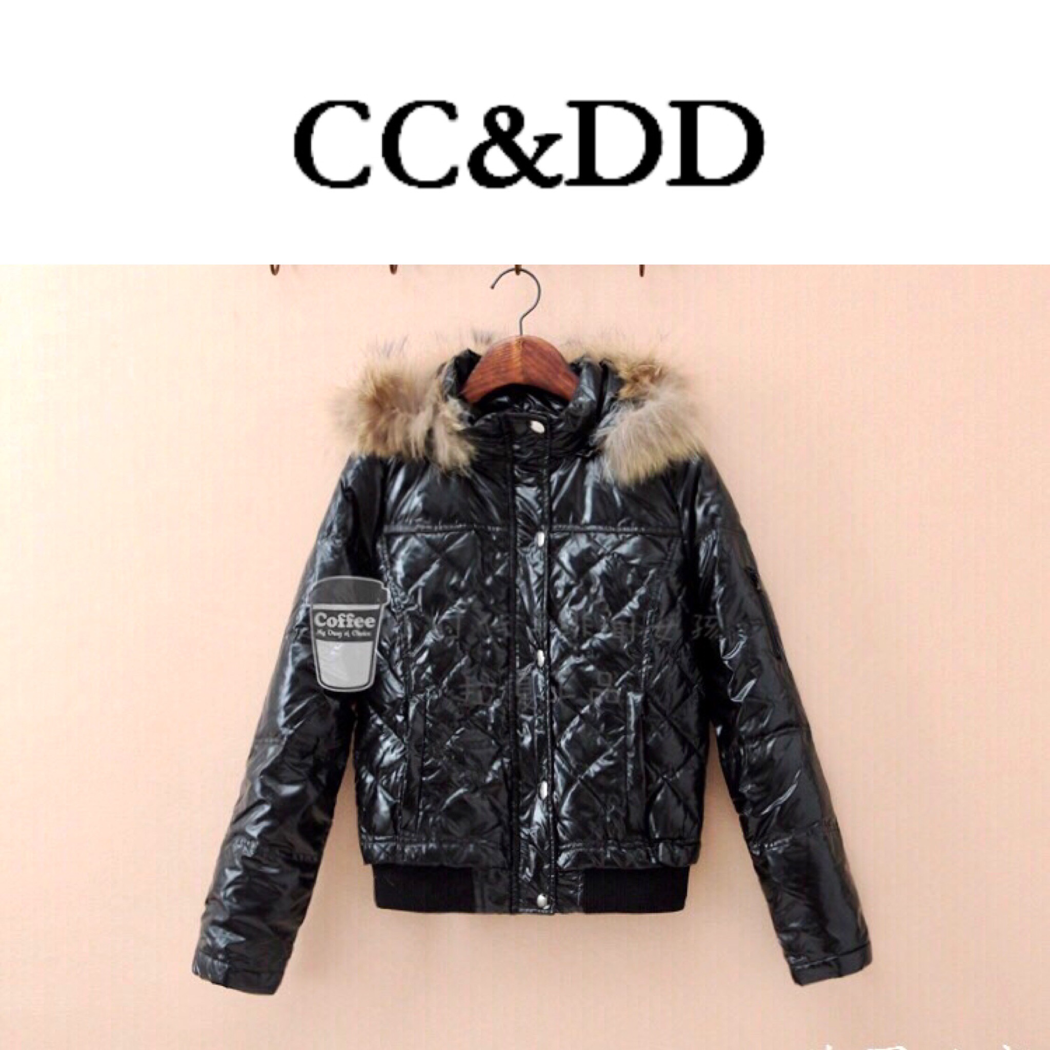 Cc&DD เสื้อกันหนาว ขนเป็ด เสื้อ ขนเป็ด แต่งหมวกฮูท แต่งขนเฟอร์ (เฟอร์/ฮูท ถอดได้ทุกชิ้นคะ) แบรนด์เนม CC&DD แท้ 100% งานสวย แพทเทินหรู อุ่นมากคะ Size S/M ดำ