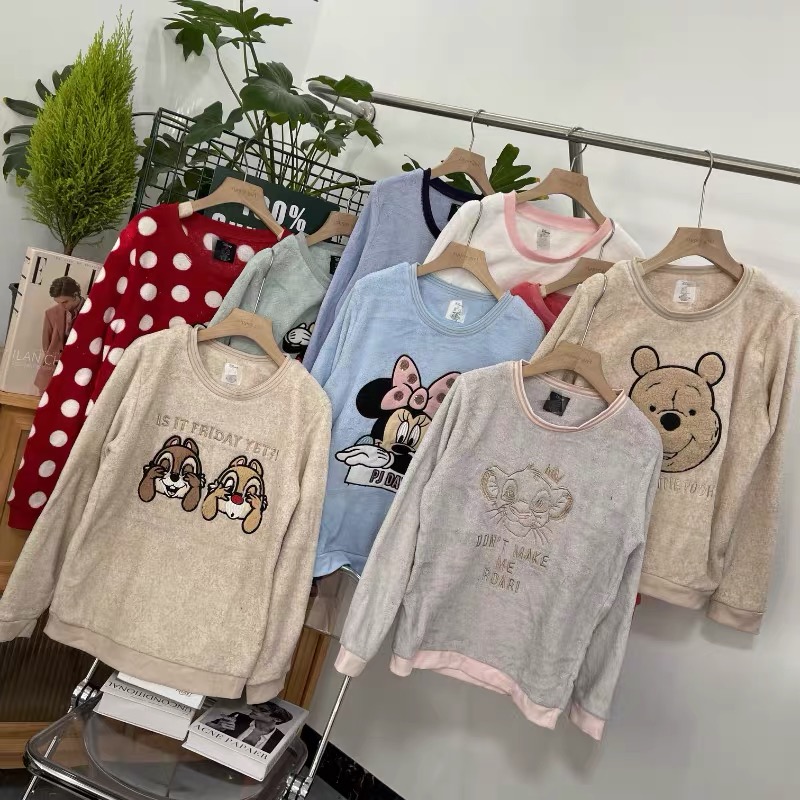 เสื้อวอร์ม เสื้อนอน ผ้า Fleece ฟลีซ PJ day งานอุ่น น่ารัก สเวตเตอร์ Disney เสื้อมินนี่ แขนยาว สีขาว ลายการ์ตูน MINNIEงานสวย มากคะ สำเนา สำเนา ขาว