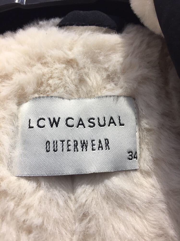 โค้ทฮูทกันหนาว สีดำ แต่งขนเฟอร์ น้ำตาล แบรนด์LCW CASUAL ด้านในซับขนอุ่นสีขาว เนื้อนุ่มมากคะ บุนวมอุ่นด้านใน แบบสวยอุ่น ใส่ติดลบได้เลยคะ ขนเฟอร์ถอดได้คะ) ดำ