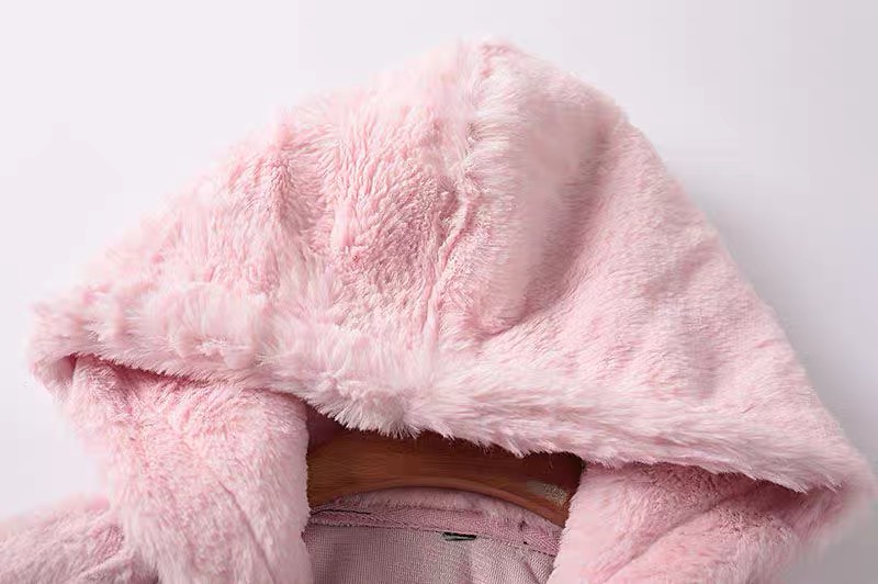 Page one เสื้อเฟอร์กันหนาว หมวกฮู้ด เสื้อขน Fluffy coat สีชมพูอ่อน แบรนด์ love tree ชมพู