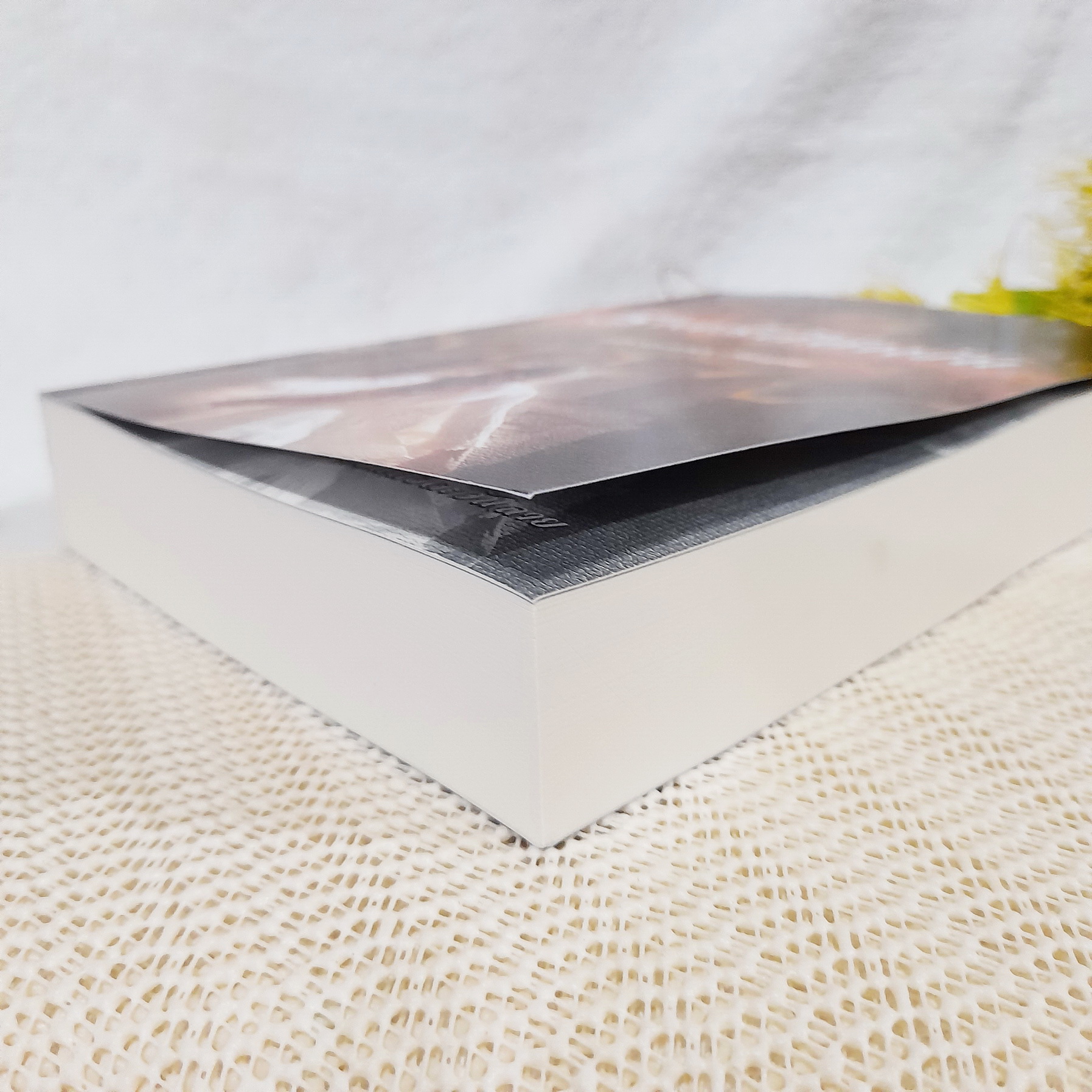 ราตรีสีอำพัน / ส่องแสงตะวันฉาย