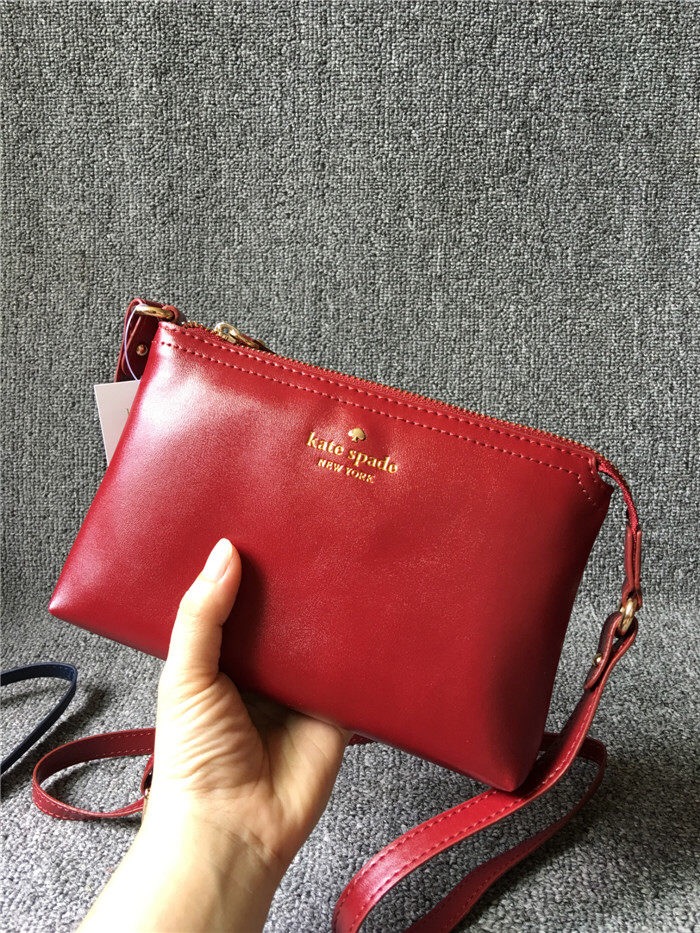 กระเป๋า หนังสะพายข้าง KATE SPADE หนังเนื้อละเอียด หรู งานแบรนด์เนมแท้ 100% คะ 4สี :ดำ/น้ำเงินกรม/น้ำเงินคราม/แดง size 20*14*3.5cm