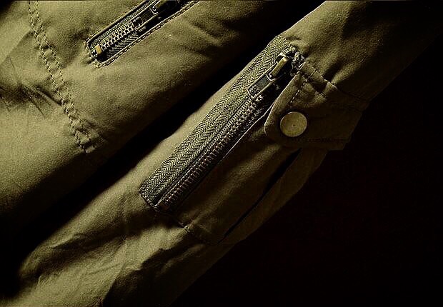 เสื้อกันหนาว เสื้อหนาว หมวกฮูท สีเขียว แบรนด์เนม ญี่ปุ่น OLIVE DES OLIVEแต่งเฟอร์ ด้านในซับขนอุ่นสีขาว แต่งจัมพ์ปบายแขนกันลม (เฟอร์ถอดใส่ได้คะ) Size M/L