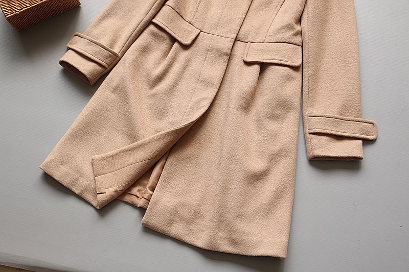 Freesia เสื้อโค้ท เสื้อกันหนาว เนื้อผ้าสักหลาดวูล สีนู้ดกากี แต่งกระดุมแถบ สองแถว แบรนด์ Freesia สำเนา สำเนา นู้ดกากี