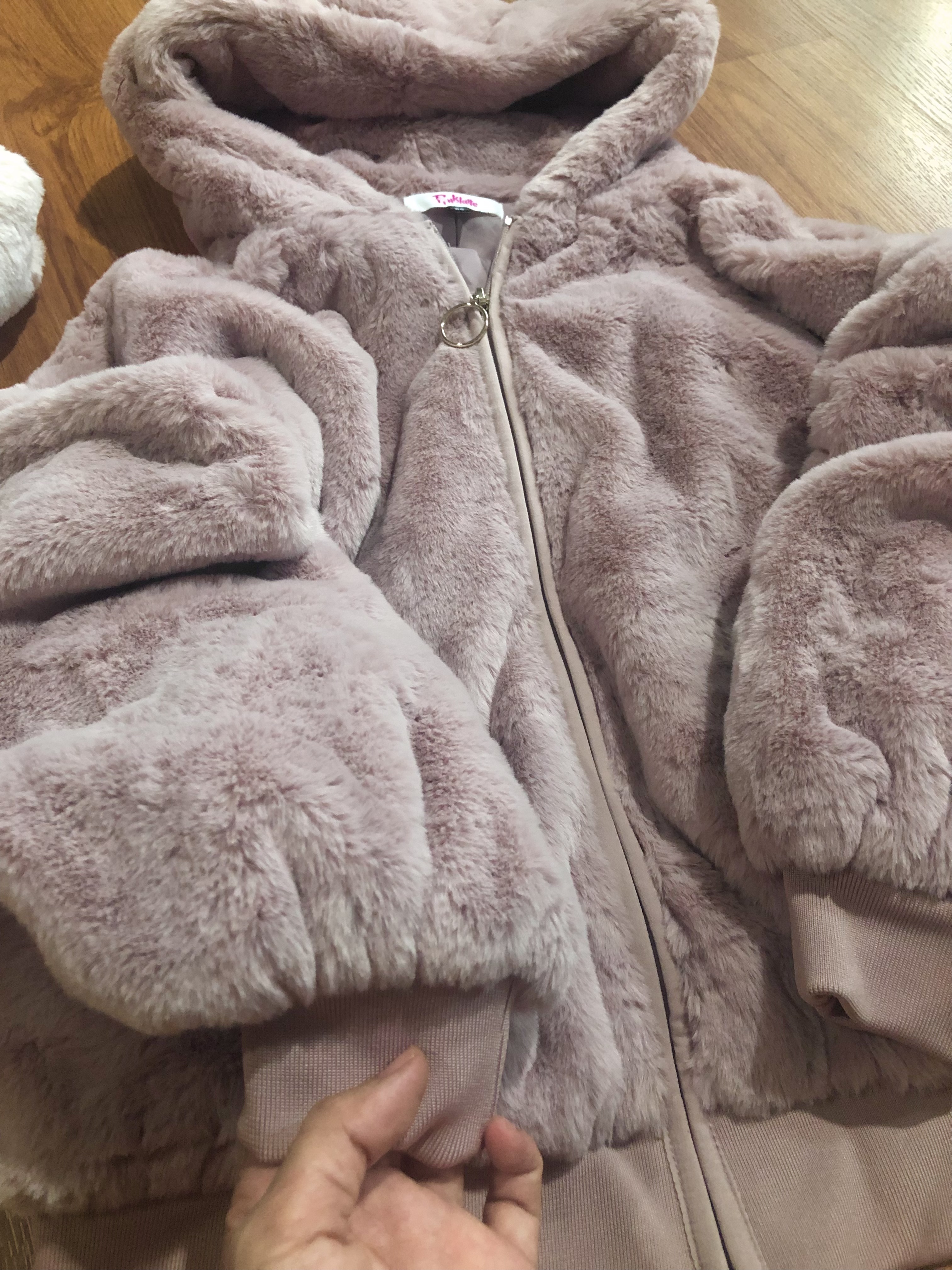 Pink latte เสื้อเฟอร์กันหนาว หมวกฮู้ด เสื้อขน (FLUFFY COAT ) แบรนด์ Pink latte