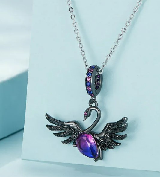 สร้อยคอผู้หญิง เงินแท้ 925 มาพร้อมกับจี้ หงส์ สีดำ สวยงาม ตกแต่งด้วยเพชร CZ AAA สุดหรู 244389