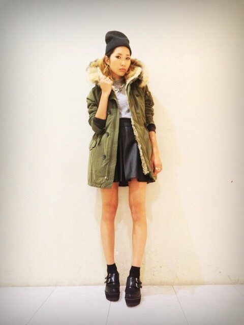 Moussy เสื้อกันหนาว ติดฮูท เสื้อcoat แบรด์ดัง ญี่ปุ่น MOUSSY japan สีเขียวทหาร แต่งขนสีครีมน้ำตาลด้านในทั้งตัว (ขนด้านในถอดใส่ได้ทั้งชิ้นเลยคะ มีกระดุม เกี่ยวให้ด้านในคะ) *ไม่มีขนเฟอร์ปลายหมวกนะคะ*