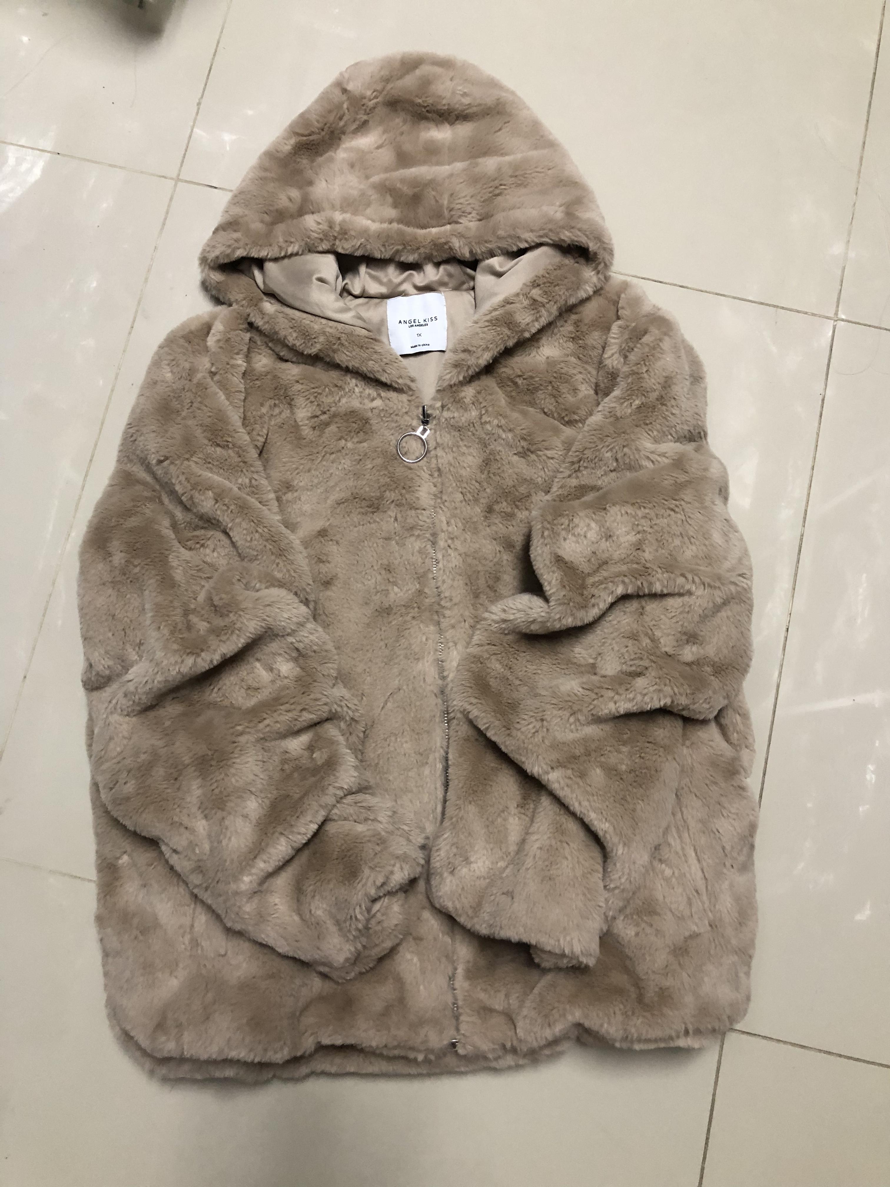 Angel kiss เสื้อเฟอร์กันหนาว หมวกฮู้ด เสื้อขน แบรนด์ ANGEL KISS (FLUFFY COAT) สำเนา น้ำตาลนู้ด