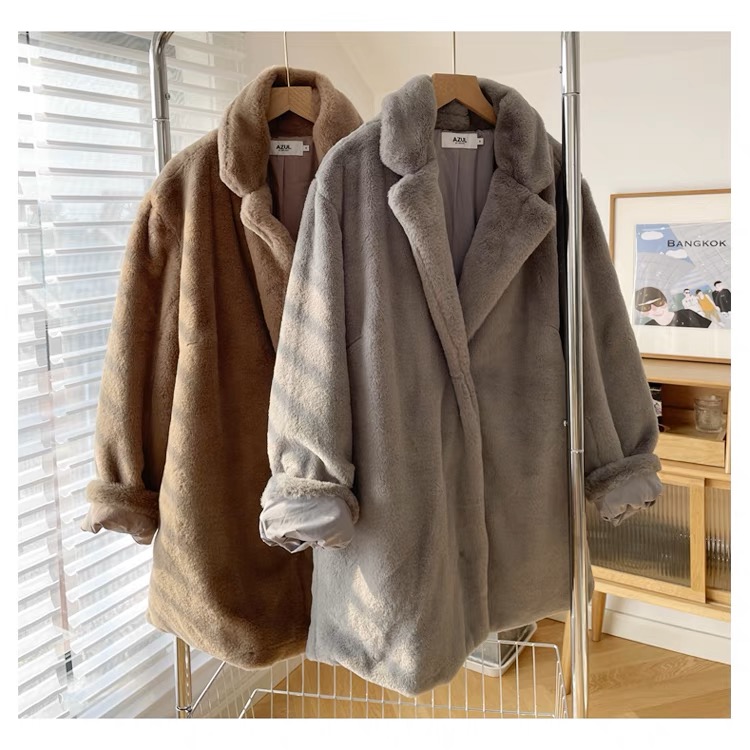 เสื้อโค้ทเฟอร์ โค้ทขนสัตว์เทียม แบรนด์ AZUL by moussy สีเทา ขนนุ่ม งานสวย พรีเมี่ยมมากเลยคะ งานช็อปแท้100% คะ SIe S/M/L สำเนา สำเนา น้ำตาล