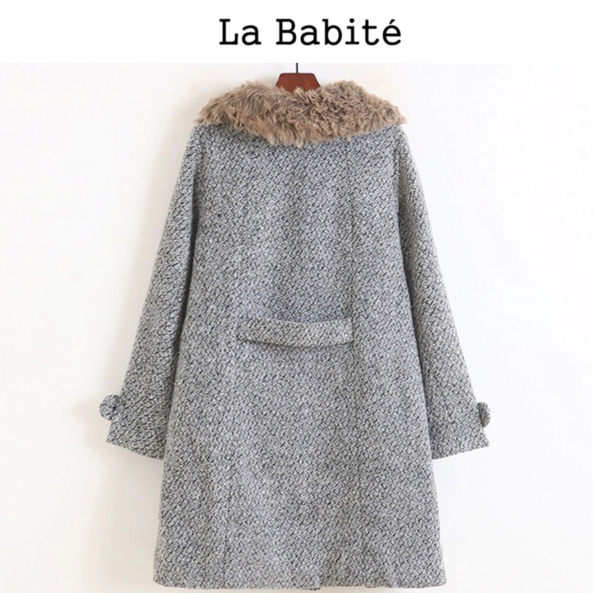 La babite เสื้อกันหนาวฮูท เสื้อฮู้ดแต่ง ขนเฟอร์ เนื้อผ้าวูล ผสมขนแกะ คอปก &ขนเฟอร์ถอดได้ค่ะ แบรนด์ LA BABITE(งานตัดป้าย) เทา