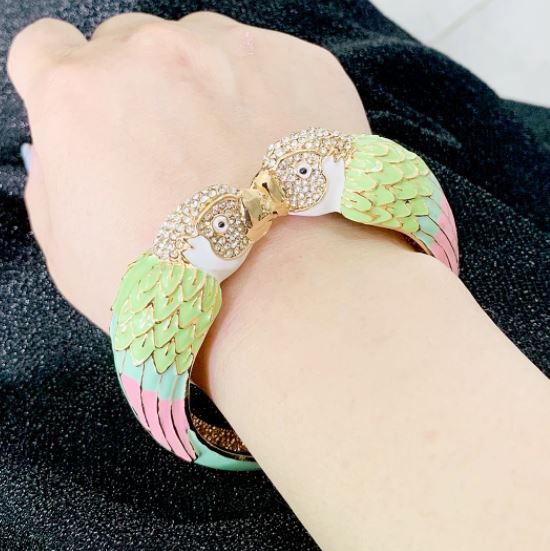 กำไลข้อมือ ผู้หญิง กำไลหัวนกแก้ว ฝังเพชร CZ AAA กำไลแฟชั่น อันใหญ่ ใส่สวย สำหรับ คนชอบนกแก้ว 286422