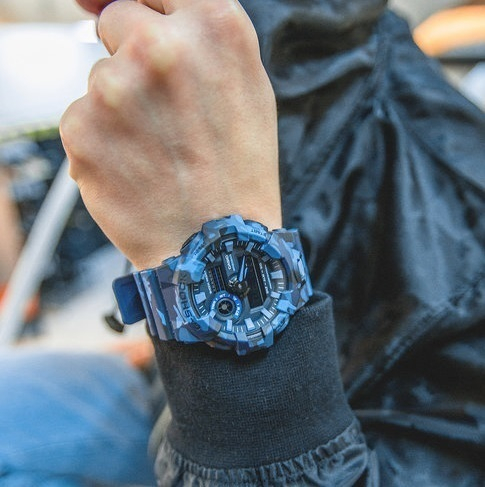 CASIO G-SHOCK นาฬิกาข้อมือ นาฬิกากันน้ำ นาฬิกาของแท้ ประกันศูนย์ CMG 1 ปี รุ่น GA-700CM-2A นาฬิกาสีน้ำเงิน