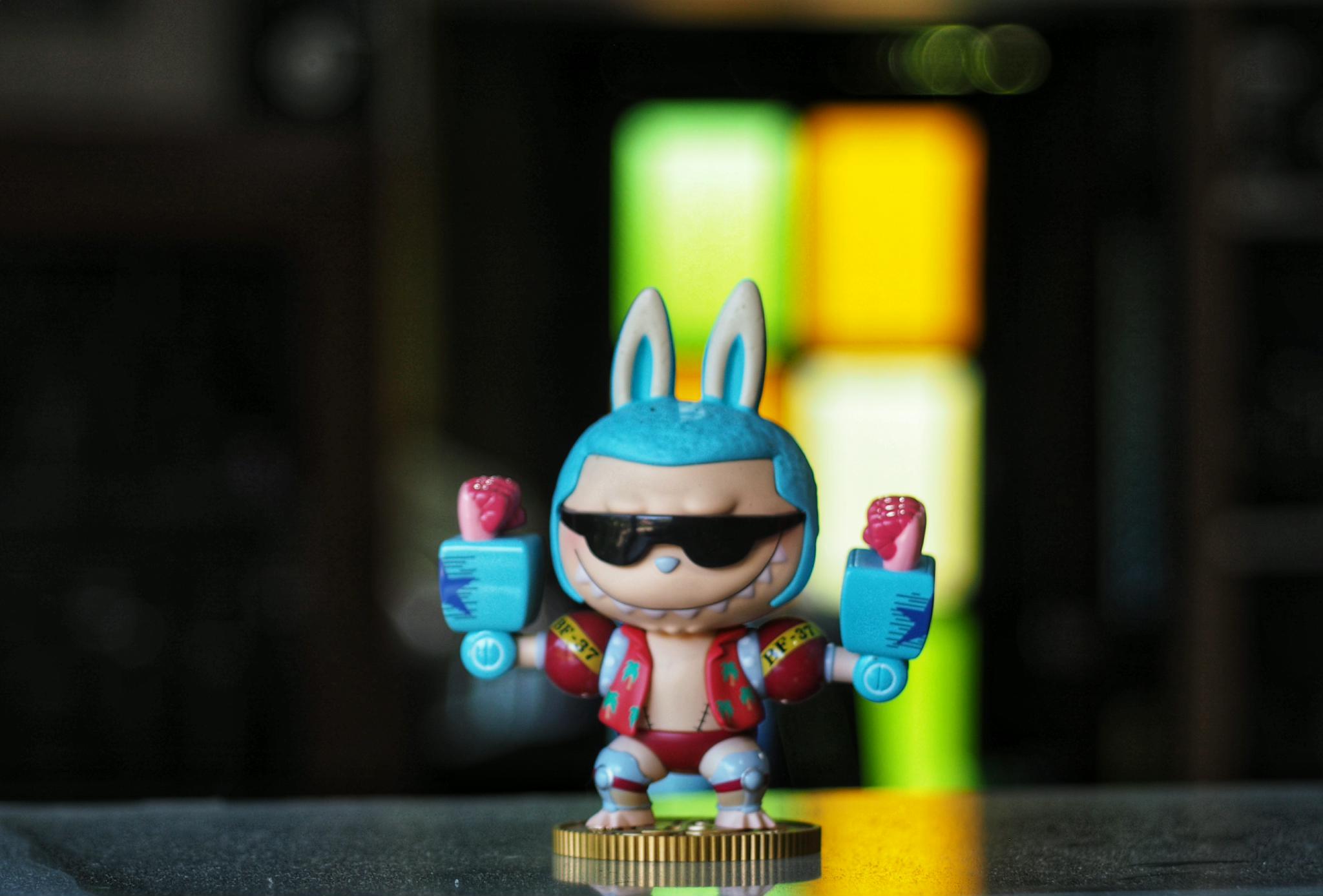 NIKON ZOOM NIKKOR 35-105MM.F3.5-4.5 MACRO AIS MOUNT