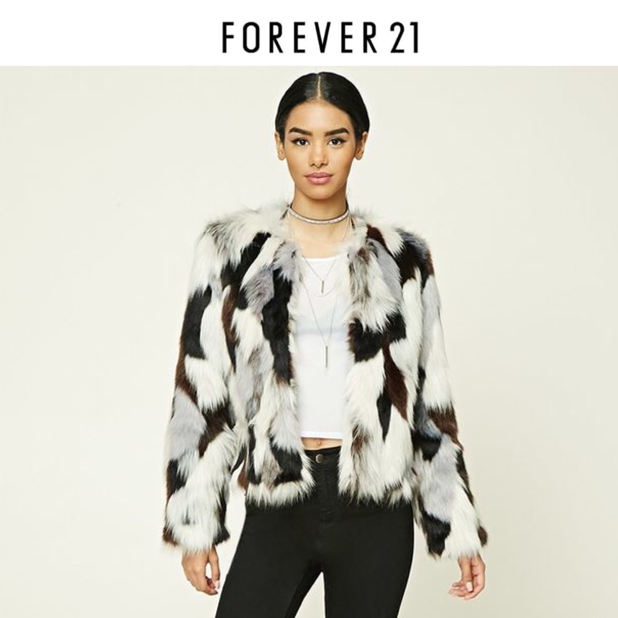 Forever21 เสื้อคลุมกันหนาว เสื้อขนเฟอร์ แบรนด์FOREVER21 เสื้อคลุมแต่งขน สลับสี ขนสวย นุ่มพริ้วมากคะ ขาวดำน้ำตาล