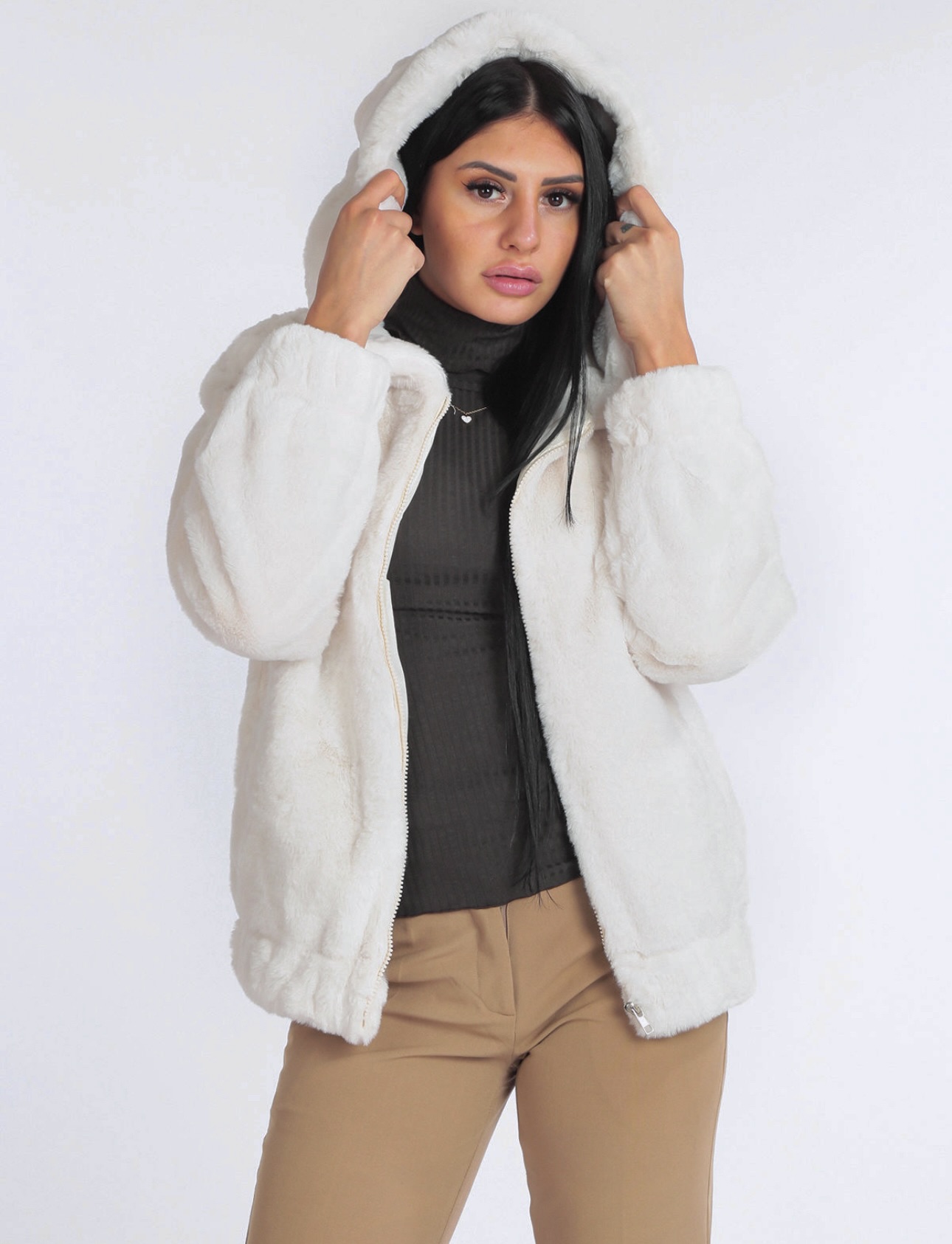 915 เสื้อเฟอร์กันหนาว หมวกฮู้ด เสื้อขน Fluffy hooded jacket แบรนด์ SANCTUARY ขาว