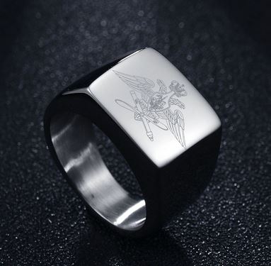 แหวนผู้ชาย แหวนเงิน แหวน เท่ ๆ Stainless Steel 316L หน้าเหลี่ยม Laser นกอินทรี เท่ ๆ แหวน สำหรับ นักบิด นักขับมอเตอร์ไซค์ 936173