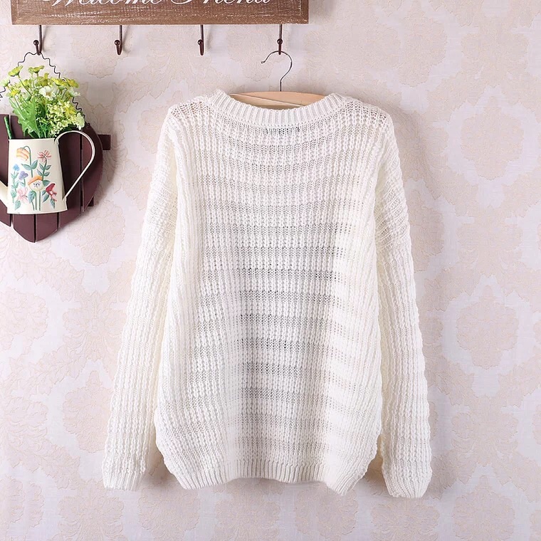 เสื้อกันหนาวไหมพรมสีขาวครีม แต่งปักลายกระโหลก งาน แบรนเนม ญี่ปุ่น TALLY WEIJL size S