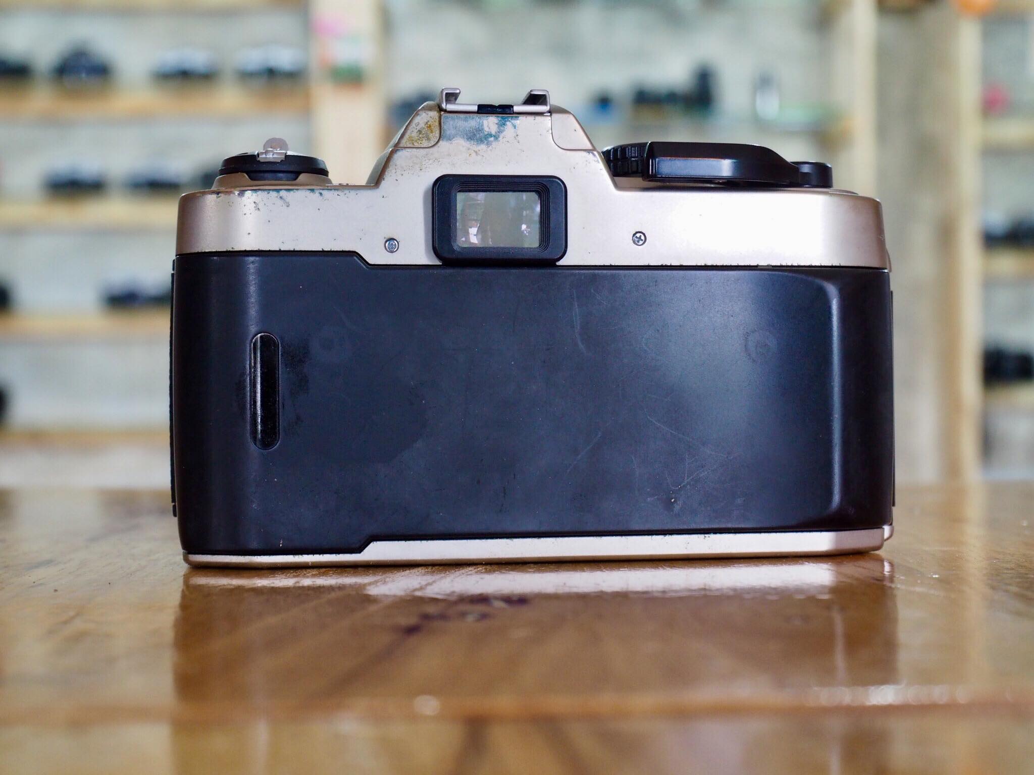 NIKON FM10