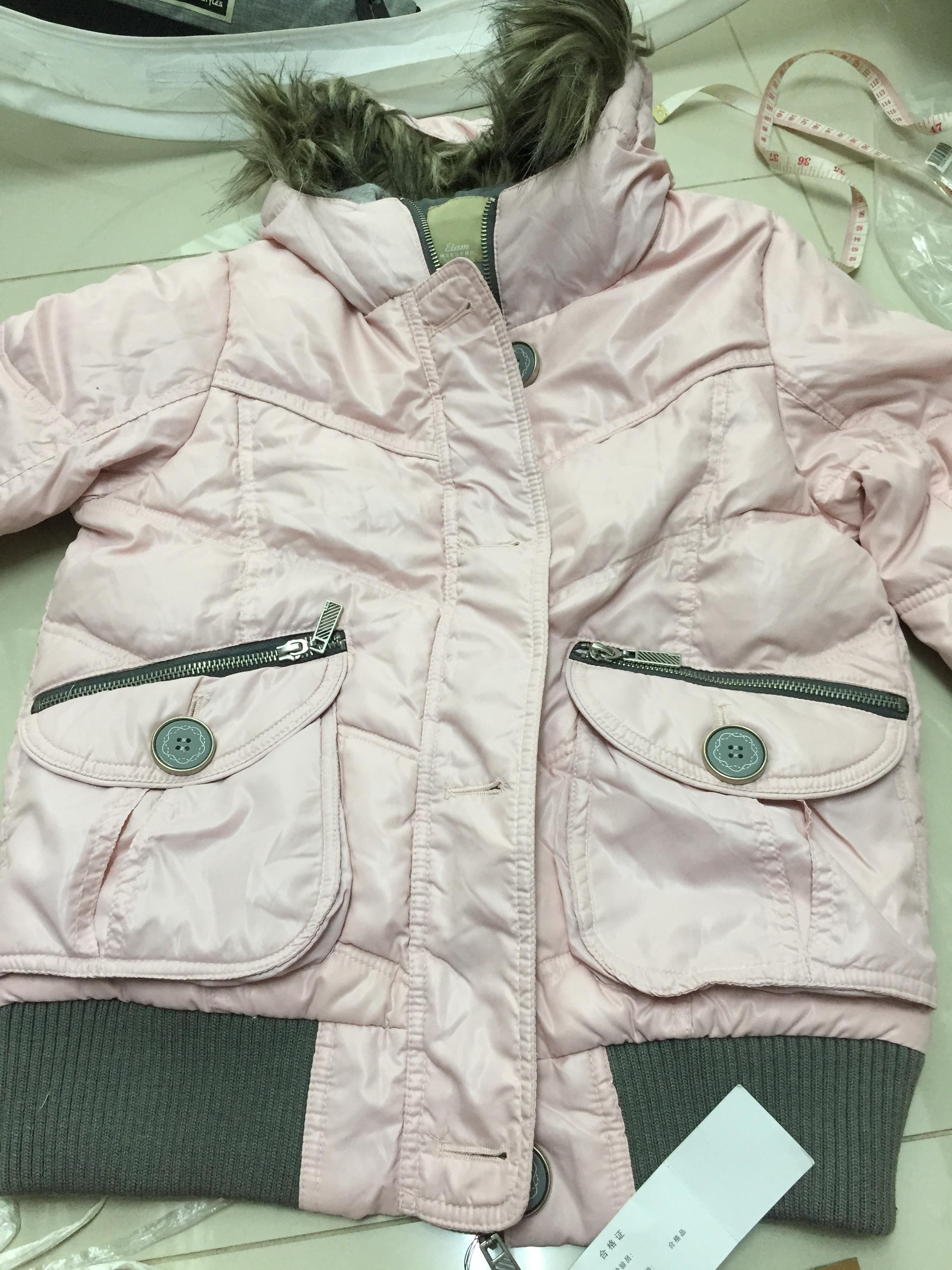 Etam เสื้อขนเป็ด เสื้อ กันหนาวขนเป็ด ขนห่าน (DOWNแท้100%) สีชมพู หมวกฮูท ติดขนเฟอร์ สีน้ำตาลเทาอ่อน แบรนด์เนม ETAM ฝรั่งเศส สวย สีหวาน น่ารักมากคะ สินค้าบางตัวโดนตัดป้ายนะคะ) Size S/M/L ชมพู