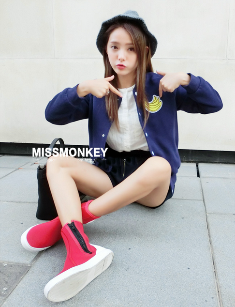 เสื้อ jacket แจ็คเก็ด วอร์มกันหนาว ผ้าสักหลาด สไตล์เสื้อเบสบอล สีน้ำเงิน แต่งแขวเอวจั๊ม กระดุมผ่าหน้า ลายกล้วย ด้านหลังแต่งปัก น่ารักๆคะ Free size