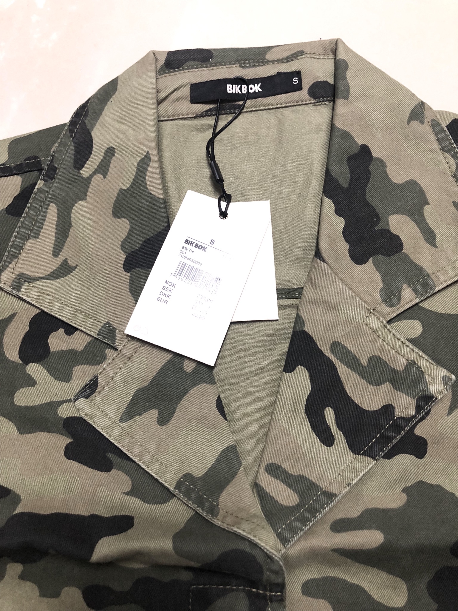 เสื้อทหาร เสื้อคลุม สีลายพรางทหาร เสื้อนอก งานสวย เท่ห์มากคะ ลายพราง