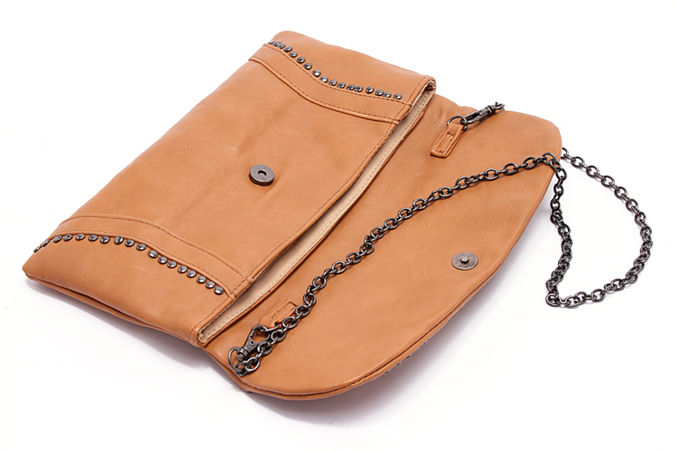 กระเป๋า Clutch มือ TONI BIANCO แบรนด์สุดหรูออสเตรเลีย สีน้ำตาลอ่อน หนังหรูสุดนุ่ม สายโซ่ ถอดใส่ได้คะ