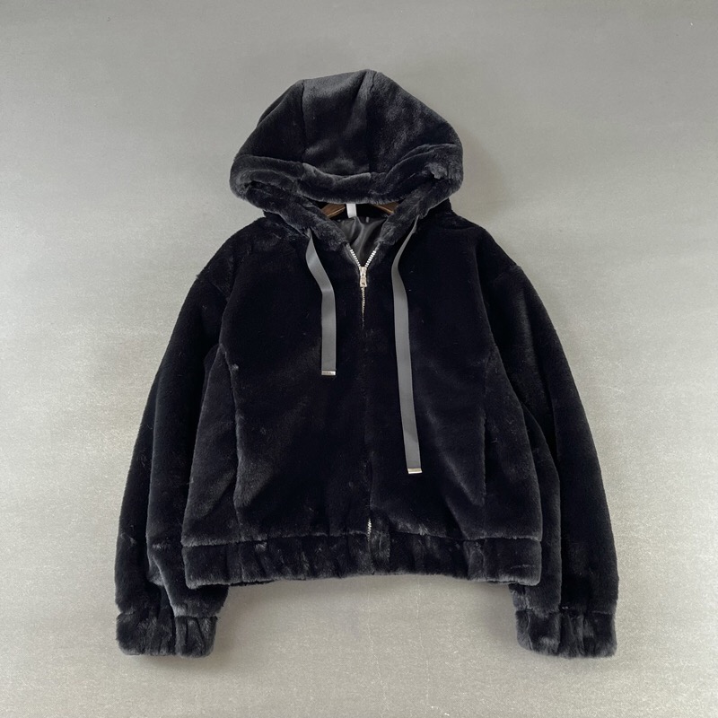 Page one เสื้อเฟอร์กันหนาว หมวกฮู้ด เสื้อขน Fluffy coat แบรนด์ page One ดำ