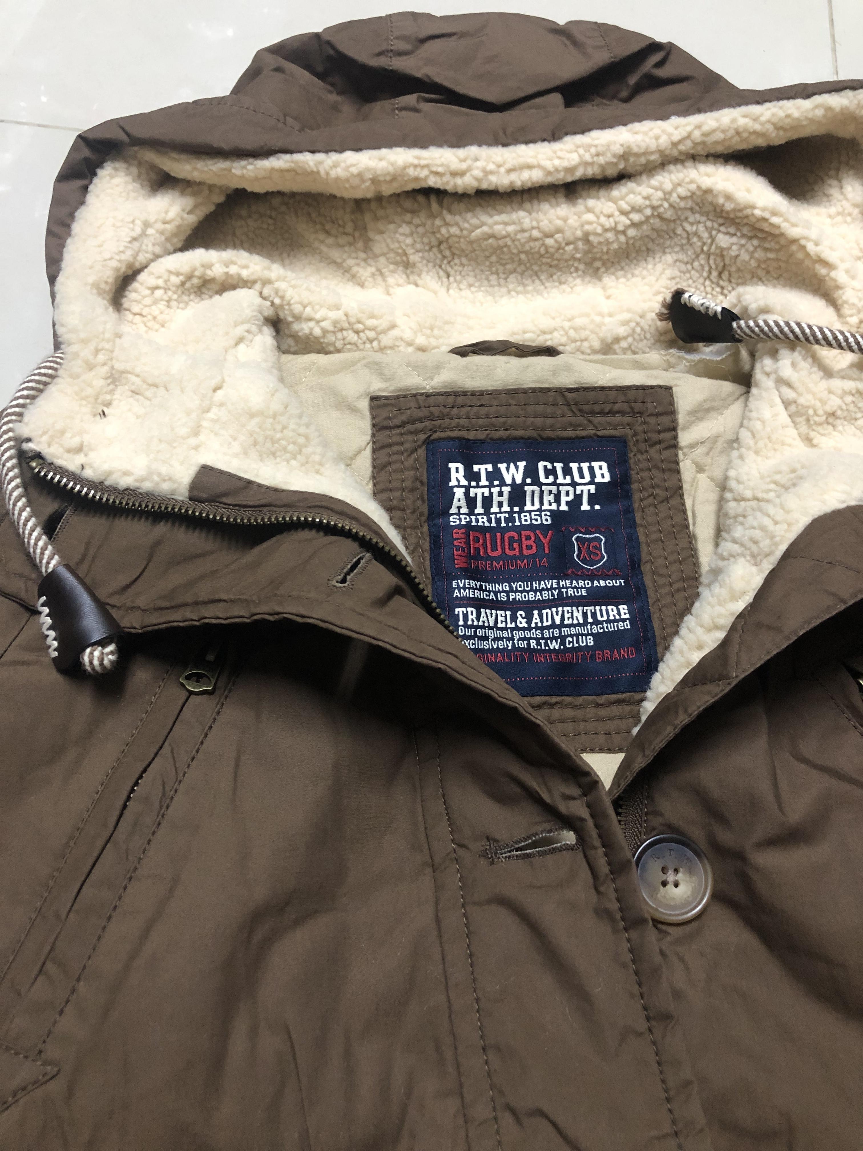 Rtw club เสื้อกันหนาว parka ปาร์ก้า โค้ทกันหนาว เสื้อฮูทเฟอร์ สีน้ำตาล แบรนด์ R.T.W. club ATH Dept แต่งขนเฟอร์ ซับขนอุ่นด้านใน น้ำตาล