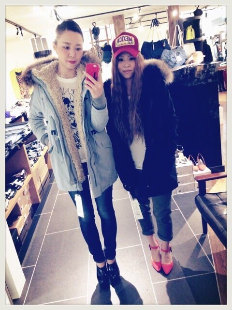 Moussy เสื้อกันหนาว ติดฮูท เสื้อcoat แบรด์ดัง ญี่ปุ่น MOUSSY japan สีเขียวทหาร แต่งขนสีครีมน้ำตาลด้านในทั้งตัว (ขนด้านในถอดใส่ได้ทั้งชิ้นเลยคะ มีกระดุม เกี่ยวให้ด้านในคะ) *ไม่มีขนเฟอร์ปลายหมวกนะคะ*