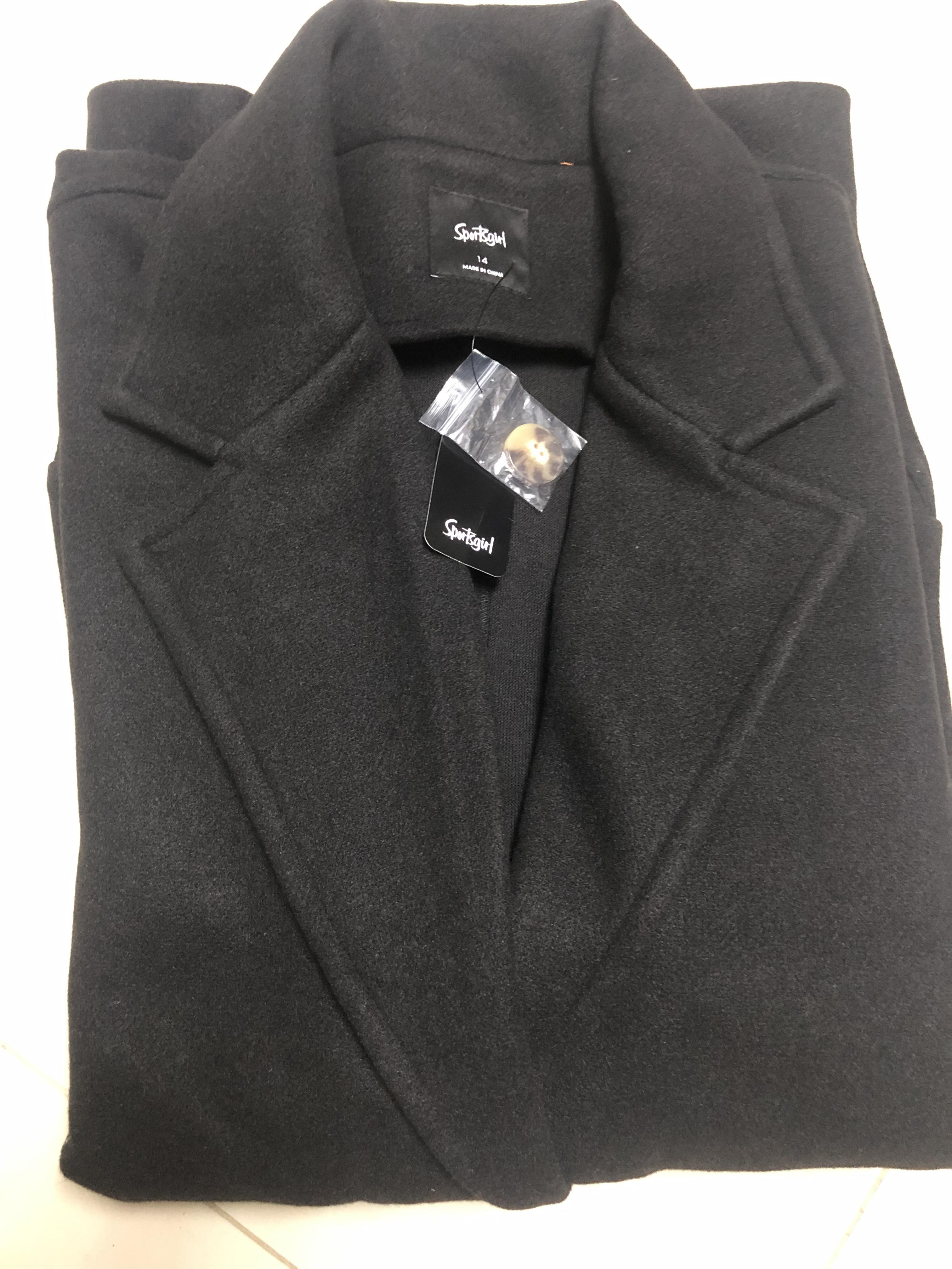 เสื้อโค้ดกันหนาว เสื้อกันหนาว overcoat โค้ทวูล สักหลาด ผสมวูล สีดำ แต่งคอปก กระดุมสองแถว แบรนด์ATCHING สำเนา สำเนา สำเนา สำเนา สำเนา ดำ